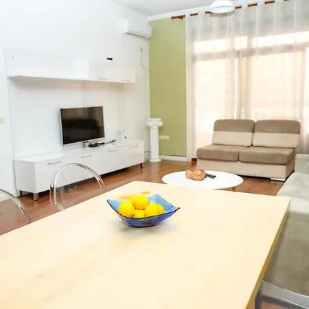 Cozy Apartment In The Heart Of Tirana ! Exterior photo