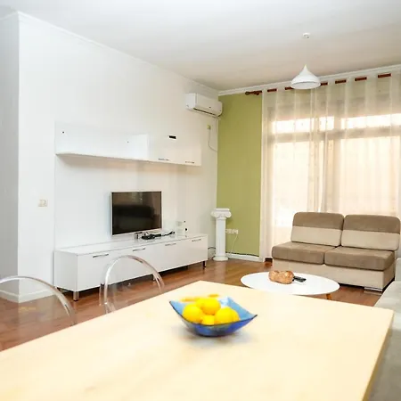 Cozy Apartment In The Heart Of Tirana ! Exterior photo
